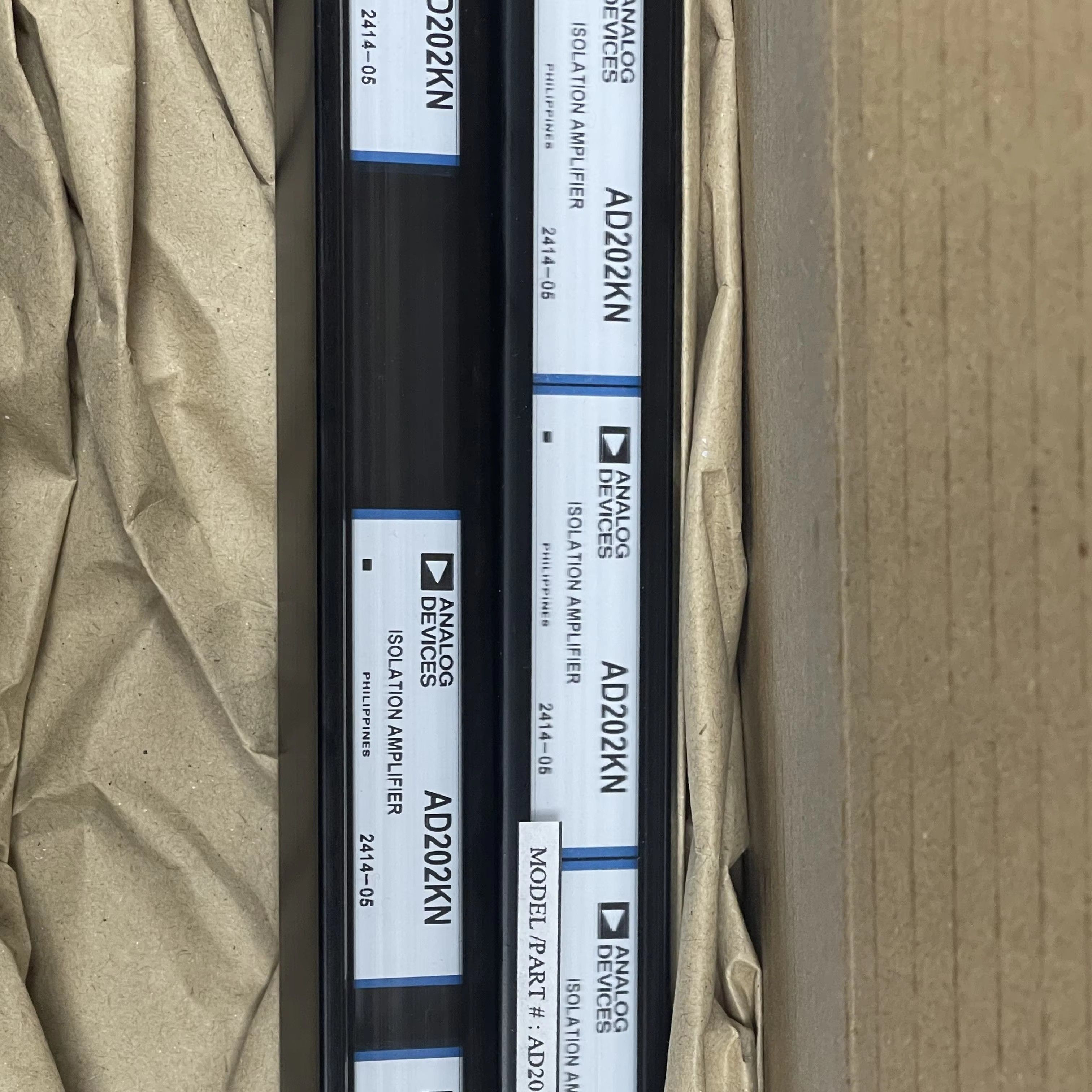 Analog Devices AD202KN Signal Isolation Devices Integrated Circuits Linear Amplifiers Instrumentation, Op Amps, Buffer